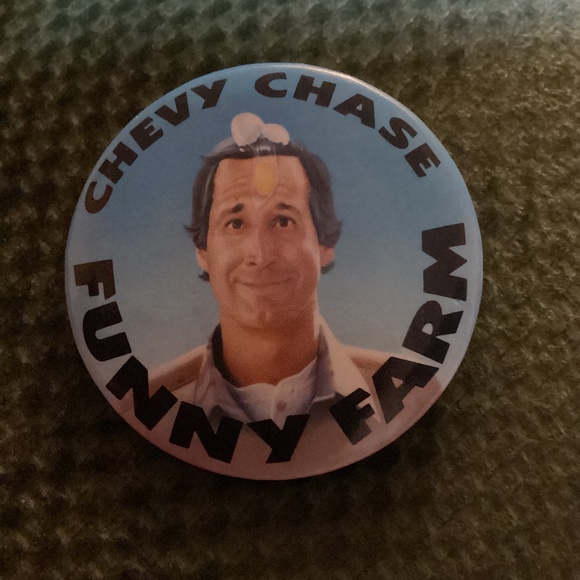 Vintage 1988 Chevy Chase FUNNY FARM Promo Movie Pinback Pin Button 🎬 - Picture 1 of 4